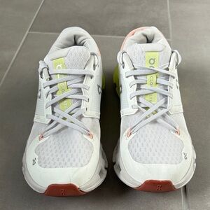 On Running Women's White and neon yellow cloudswift